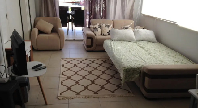 Babylon 40 - 2 bed Private Home Sleeps Up To 6 Close to Everything