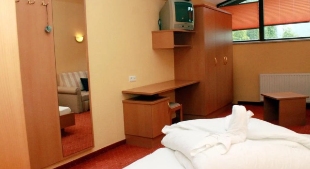 Apart Peppone, Prenota Hotel Hotel a Tirolo con parcheggio, Parcheggio