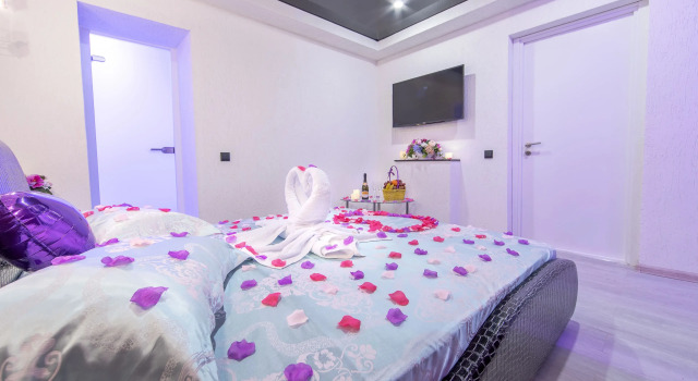 Aleks V Ryibatskom Hotel, Rezervasyon Otel Sankt Peterburg Rusya, Rybatskoye Metro Station yakınında