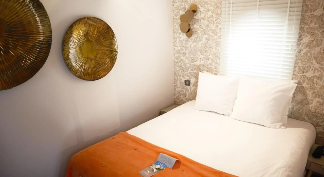Le Domaine Du Colombier, Book Hotel Hoteller i Drôme Provençale med parkering, Parkering