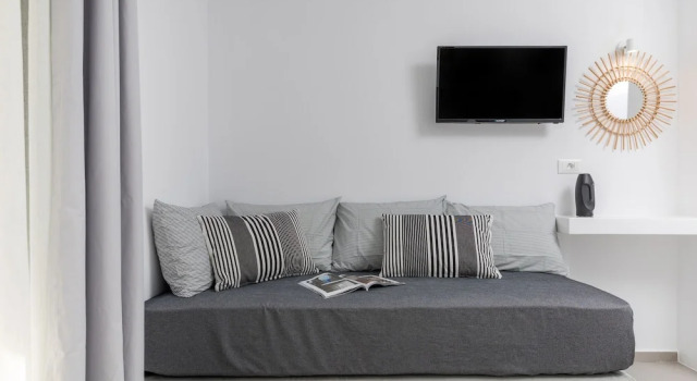Трёхместный номер Standard с балконом Alenor City Hotel