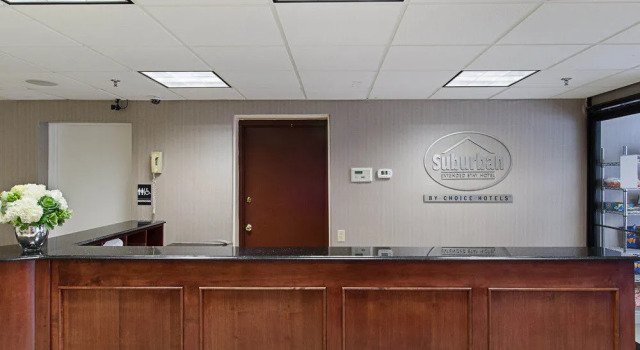 Suburban Extended Stay Hotel, Varaa Hotelli Hotellit New England uima-altaalla, Uima-allas