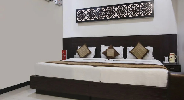 Capital O 4012 Hotel Agra Cantt