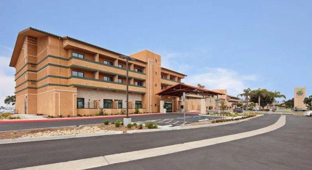Номер Executive Holiday Inn Express Hotel & Suites Ventura Harbor by IHG