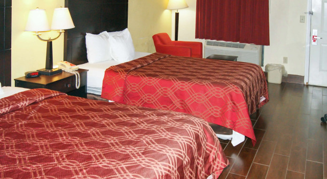 Четырёхместный номер Standard Econo Lodge Inn & Suites West - Energy Corridor