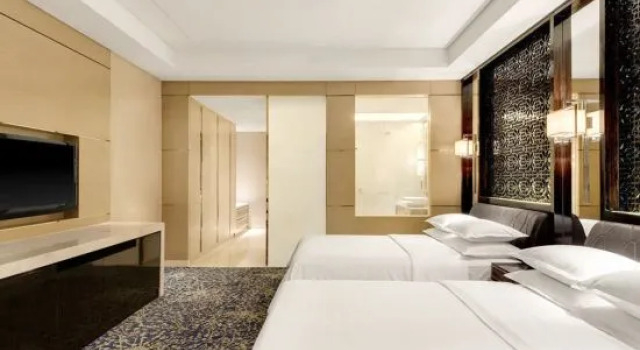 Номер Deluxe Sheraton Changchun Jingyuetan Hotel