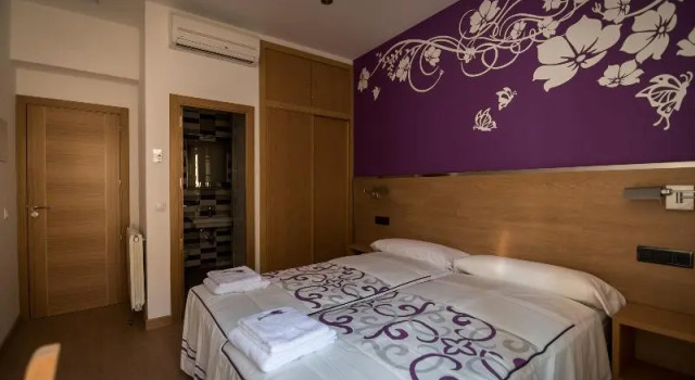 Номер Standard с балконом Hostal Carracedo