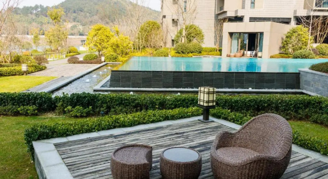 Двухместный номер Standard с видом на бассейн Hilton Ningbo Dongqian Lake