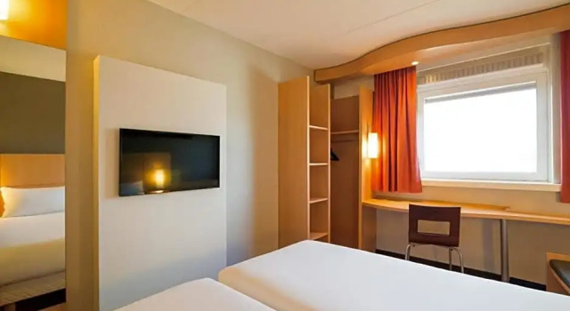 Standard room ibis Utrecht