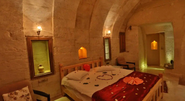 Abu Hayat Cave Suites