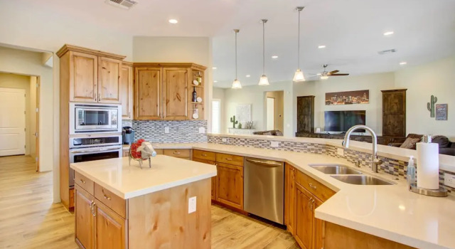 Oasis-like Phoenix Home w/ Private Outdoor Pool!, Varaa Hotelli New River Arizona