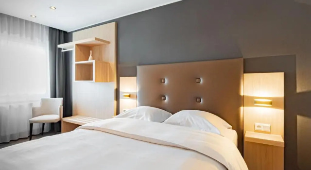 Hotel Reser Stuff, Забронировать Отель Отели Red Lands 3 звезды, 3*