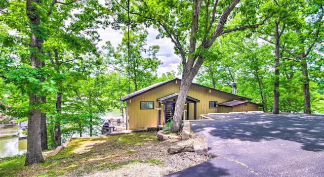 Коттедж Furnished Deck, Dock! Lake of the Ozarks Oasis