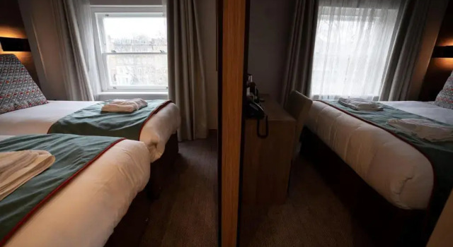 Четырёхместный номер Standard Oxford Hotel