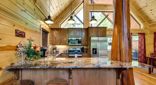 Коттедж Broken Bow Cabin w/ Hot Tub & Outdoor Fireplace!