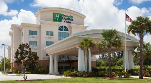 Четырёхместный номер Standard Holiday Inn Express Hotel & Suites Fort Pierce West by IHG