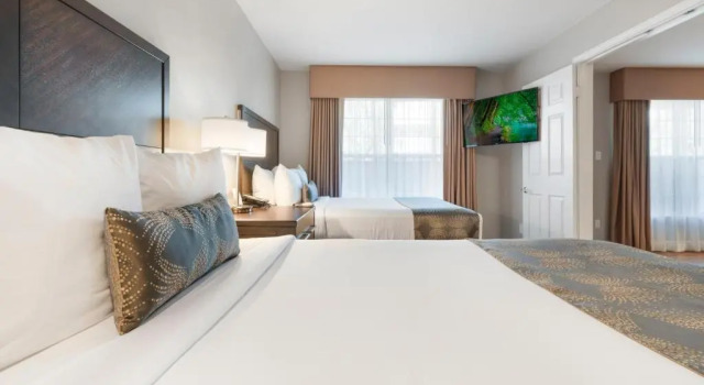 Четырёхместный номер Standard c 1 комнатой Chase Suites Brea-Fullerton - North Orange County