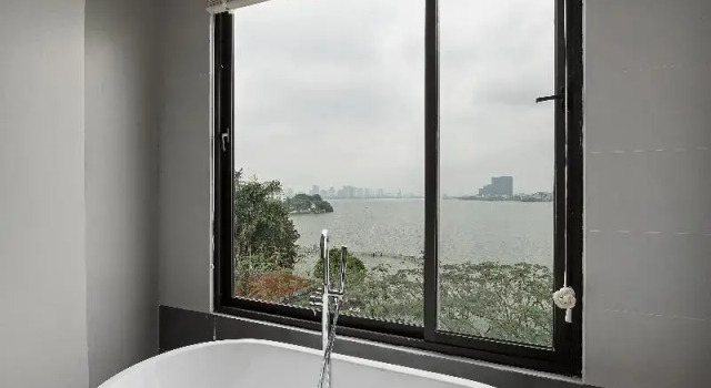 Студия Deluxe Lakeview Residence Hotel