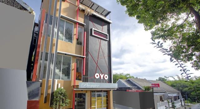 OYO 1057 Premier Guest House, Book Guesthouse Kalasan Yogyakarta Province