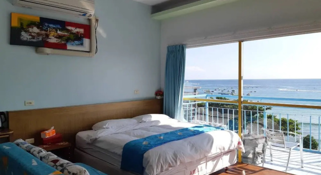 Двухместный номер Standard с балконом и с видом на море 永旺旅店 Yong Wong Hostel