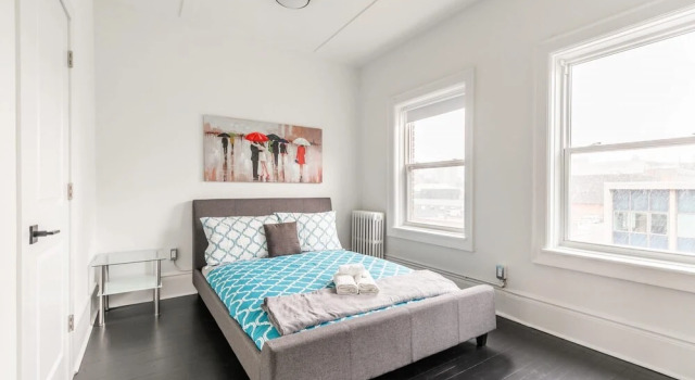 Cozy 2-storey 2BR Apt - Near Parks and King St, Varaa Hotelli Hamilton 