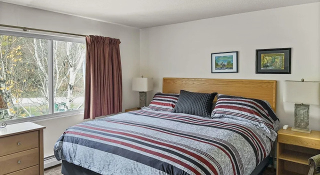 Clocktower 4 Bedroom Condo by RedAwning, Забронировать Отель Ладлоу Okemo Mountain, рядом с Sunshine Ski Lift