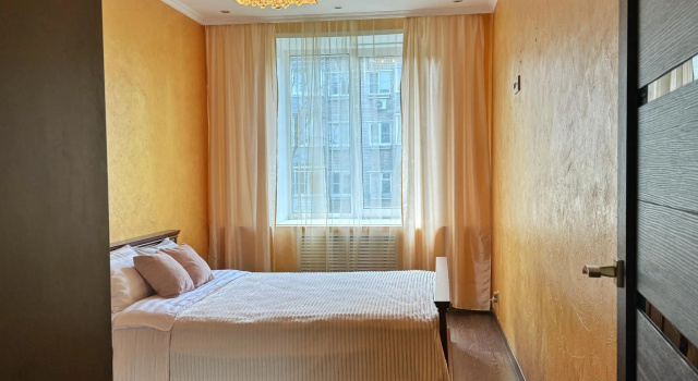 Spacious and cozy holiday apartment at 61 Saltykov-Shchedrin, Prenota Appartamento Jaroslavl' 