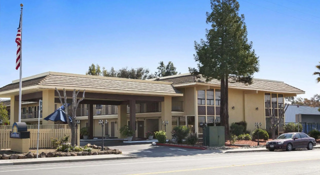 Номер Standard Days Inn by Wyndham Gilroy