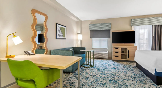 Двухместный люкс с балконом Hampton Inn & Suites St. Petersburg/Downtown