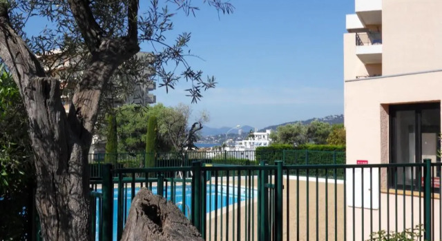 Апартаменты Appartement 3 pieces, refait a neuf, haut standing, piscine, mer a pieds