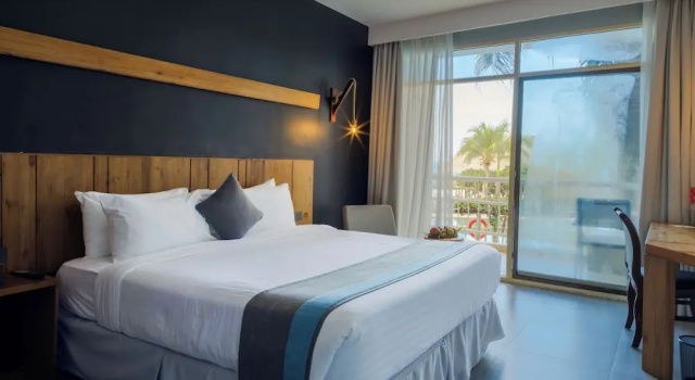 Номер Standard с видом на внутренний двор Отель Giraffe Beach