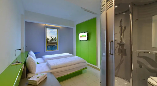 Двухместный номер Standard с видом на бассейн Grand Singaraja Beach Hotel