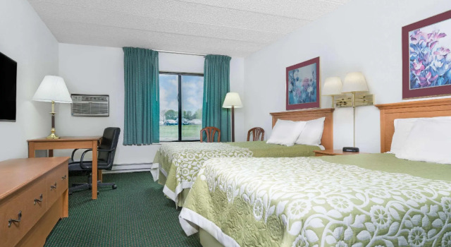 Четырёхместный номер Standard Days Inn by Wyndham St Cloud
