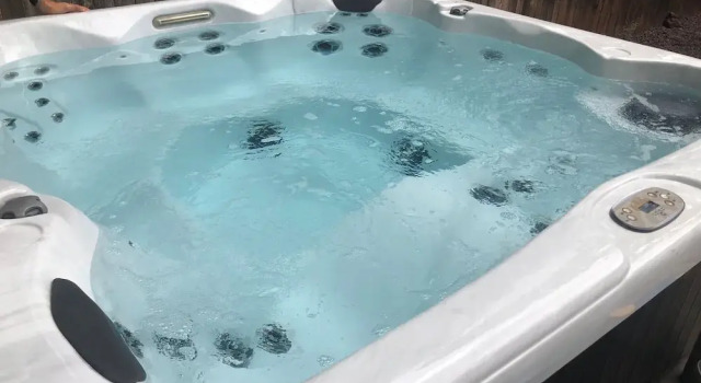 Коттедж Home In The Pines Near Downtown w Hottub