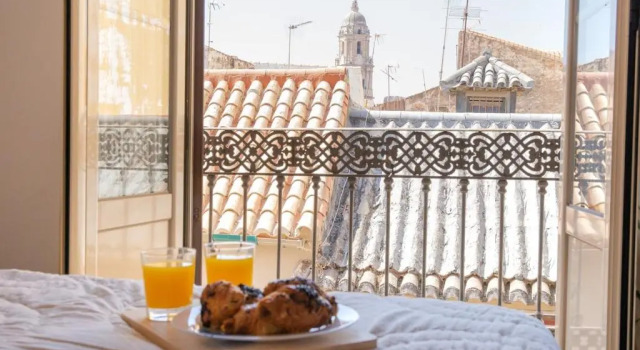 Апартаменты Brand New One Bedroom Cathedral Views