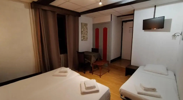 Трёхместный номер Standard с видом на канал Hotel de Savoie