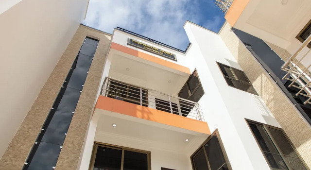 2 Bed Apartment - Parking, Wifi, Aircon, Book Lejlighed Hoteller i Greater Accra med parkering, Parkering