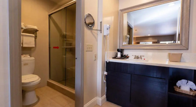 Четырёхместный номер Standard Super 8 by Wyndham Anaheim/Disneyland Drive