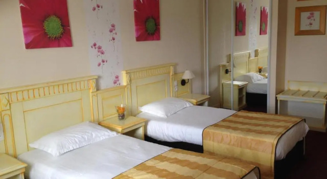 Двухместный номер Comfort Hôtel HAPY