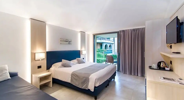 Трёхместный номер Standard с балконом Hotel Domaso