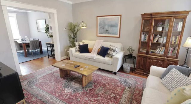 Terrific Family Townhouse + Parking x 2 Cars, Забронировать Дом для отпуска Коттеджи Округа Колумбии, Коттедж