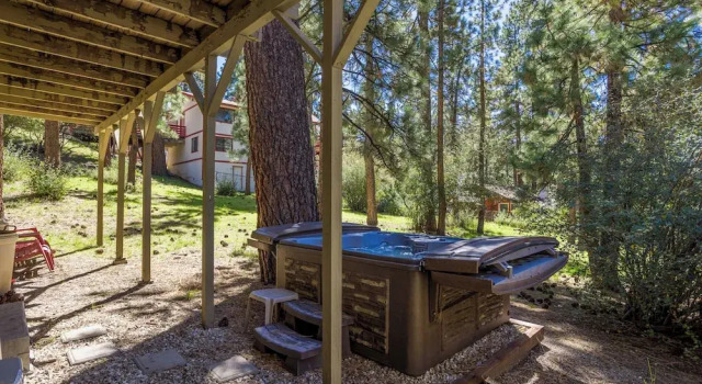 Коттедж 1 Mi to Slopes: Big Bear Ski Haven w/ Hot Tub