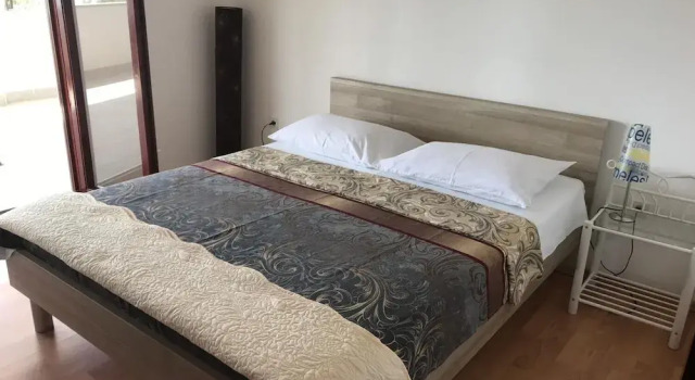 Apartments Deni, Забронировать Апартаменты/квартира Винишче Trogir Riviera, рядом с Пляж Купиница