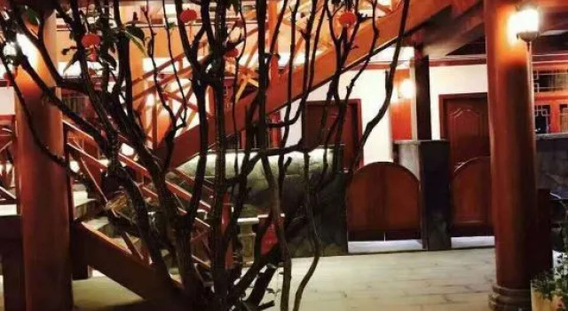Yishan Mansion Lijiang, Забронировать Отель Лицзян Юньнань, рядом с Улица Сквер-стрит Древнего города Даянь