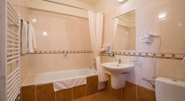 Люкс с балконом Dixon Resort & Wellness