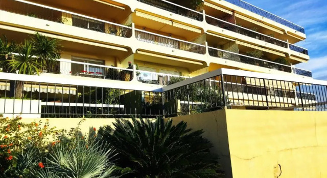 3 pièces vue mer et piscine quartier Parc Impérial, Забронировать Апартаменты/квартира Отели Ниццы с парковкой, Парковка