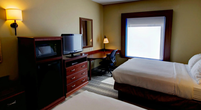 Четырёхместный номер Standard Holiday Inn Express & Suites Sioux City-South by IHG