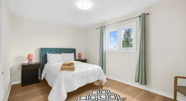 Newly Renovated 3BR in Whitby Family-friendly, Varaa Hotelli  