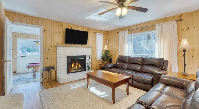 Creekside Haven by Avantstay Hot Tub, Outdoor Dining Area Nestled Next to Creek, Забронировать Дом для отпуска Гатлинберг Great Smoky Mountains National Park, рядом с Светофор №2B