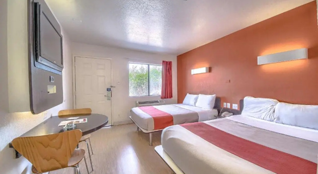 Четырёхместный номер Standard Motel 6 San Antonio, TX - Fiesta
